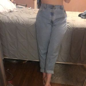 Vintage Levi’s 951 mom jeans tapered leg